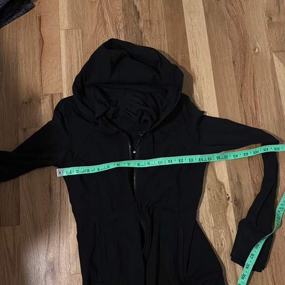 Lululemon athletic jacket with hood.. Size 4 - Picture 5 of 8